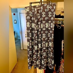 Maxi skirt with abstract design